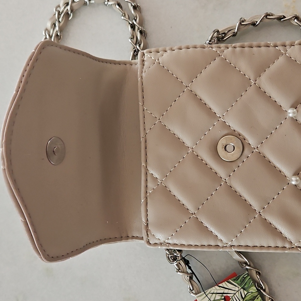 BADGLEY MISCHKA Quilted Crossbody Bag - Picture 8 of 12